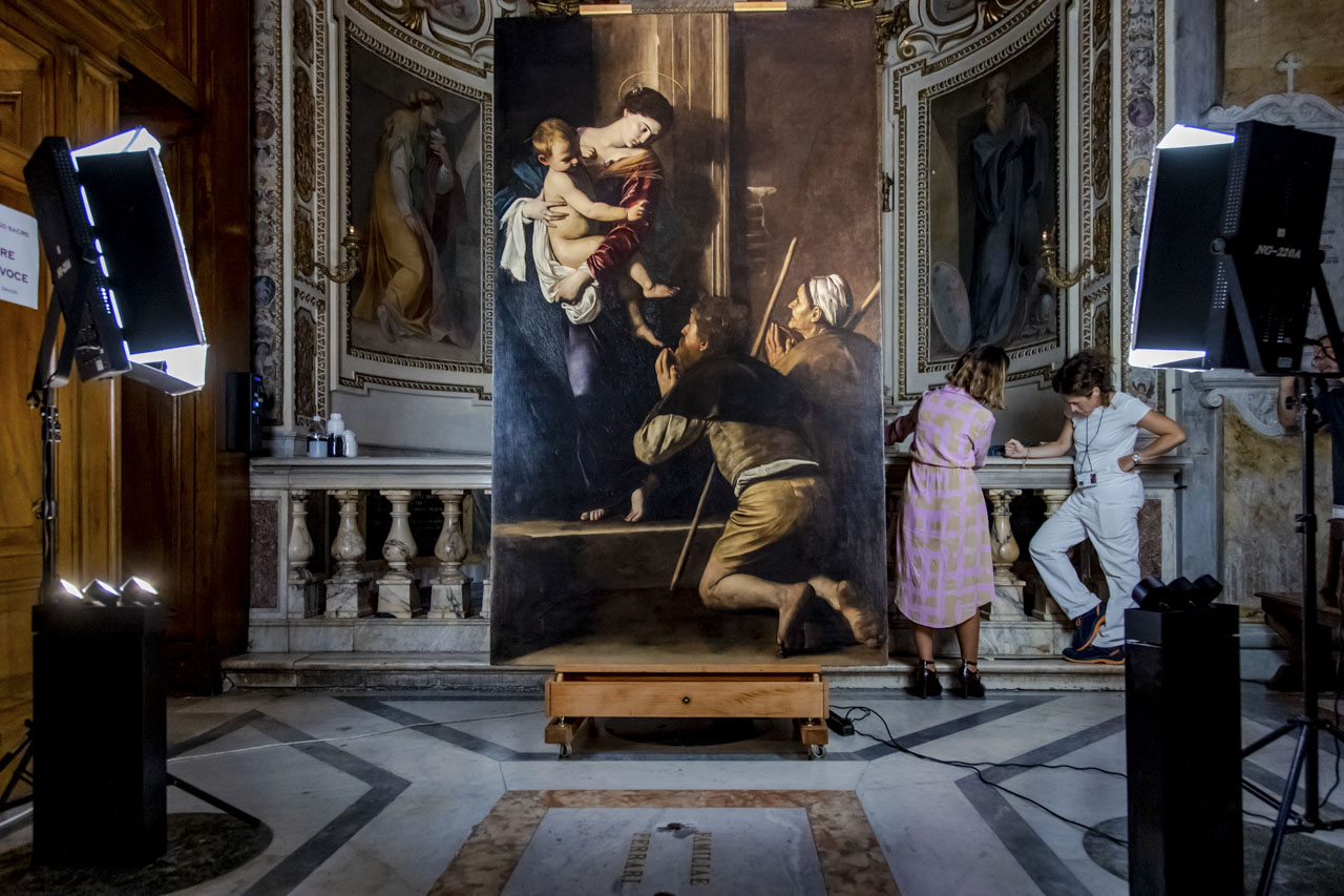 Discover the painting "Madonna dei Pellegrini" in Rome with mawa