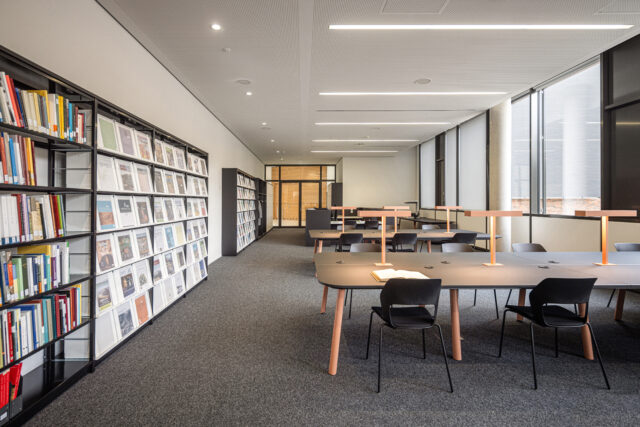 Bibliotheks-Tischleuchte potsdam im LEIZA Leibniz Zentrum für Archäologie Mainz