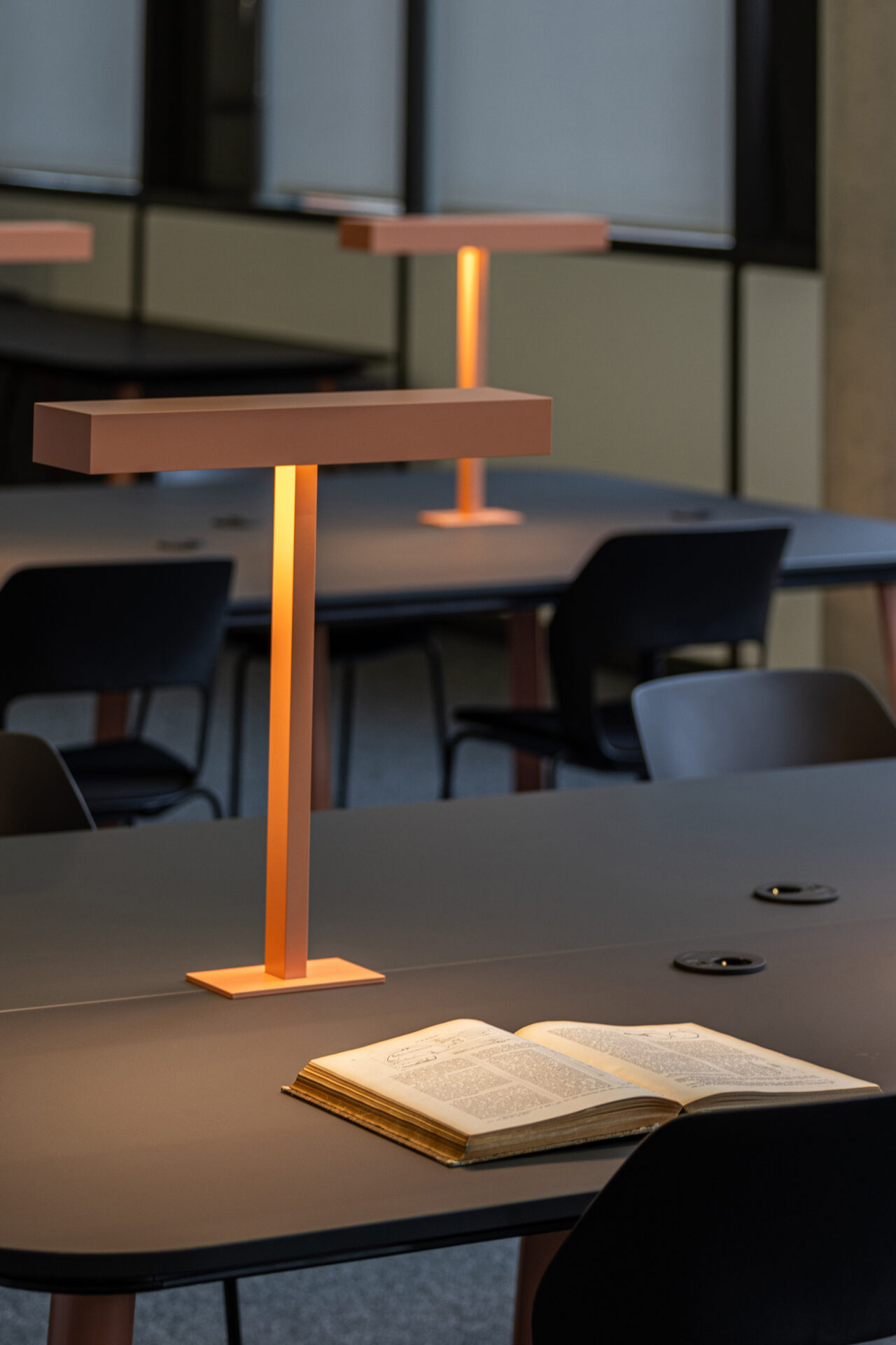 Bibliotheks-Tischleuchte potsdam im LEIZA Leibniz Zentrum für Archäologie Mainz