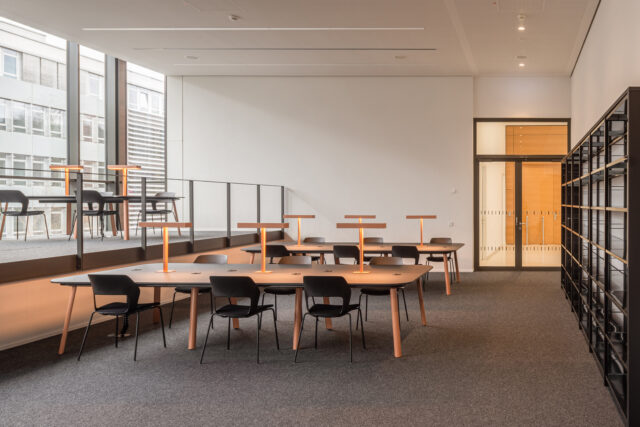 Bibliotheks-Tischleuchte potsdam im LEIZA Leibniz Zentrum für Archäologie Mainz